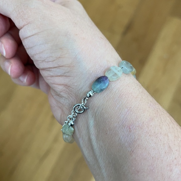 Natural fluorite bead silver tone bracelet - Picture 6 of 7